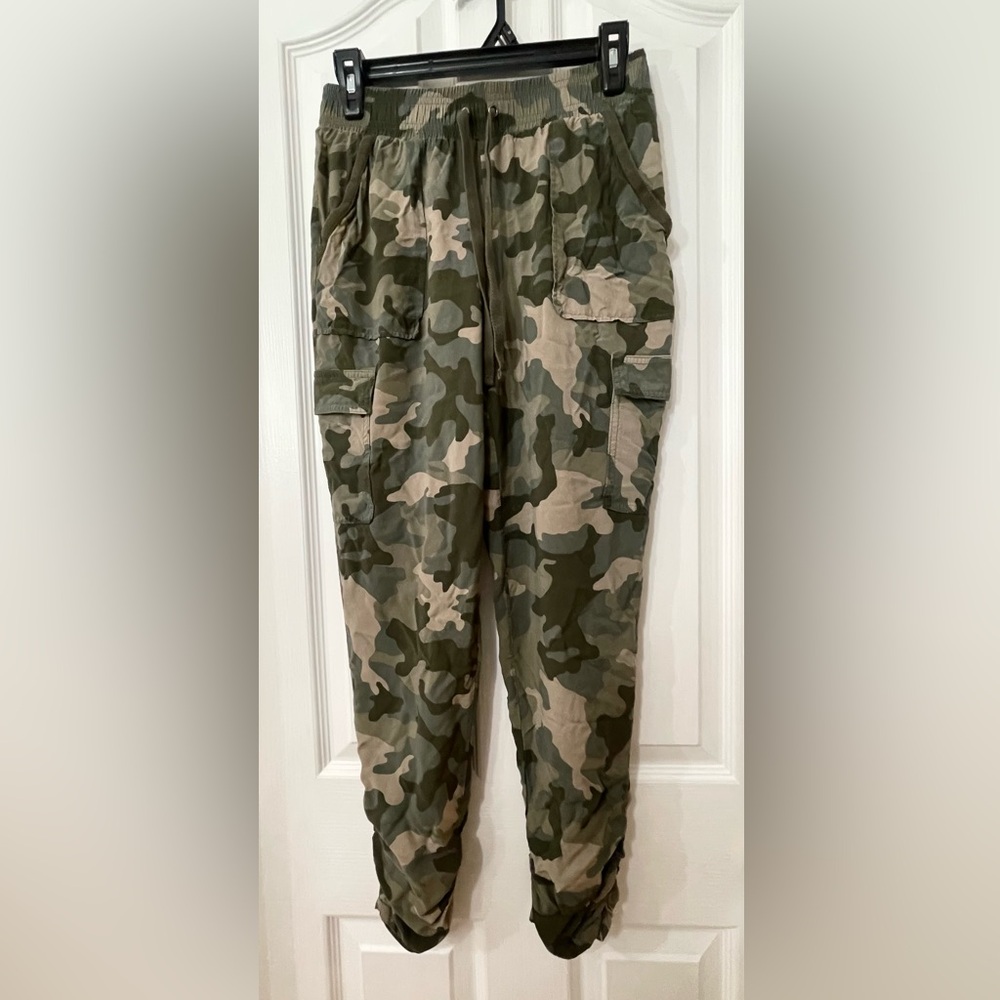 Women’s Camo Cargo Joggers Pants